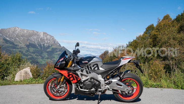 Aprilia Tuono V4 1100 Factory: hypernaked alla portata di tutti - Foto 4 di 32