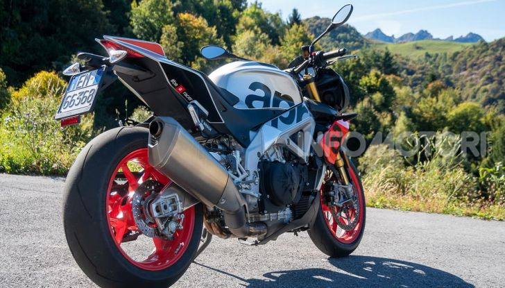 Aprilia Tuono V4 1100 Factory: hypernaked alla portata di tutti - Foto 6 di 32