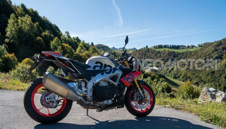 Aprilia Tuono V4 1100 Factory: hypernaked alla portata di tutti - Foto 10 di 32