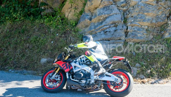 Aprilia Tuono V4 1100 Factory: hypernaked alla portata di tutti - Foto 1 di 32