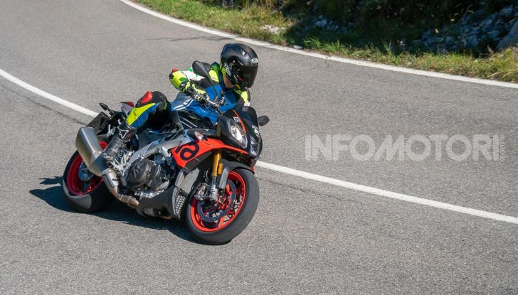 Aprilia Tuono V4 1100 Factory: hypernaked alla portata di tutti - Foto 25 di 32