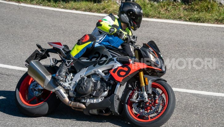 Aprilia Tuono V4 1100 Factory: hypernaked alla portata di tutti - Foto 26 di 32