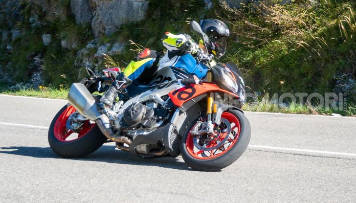 Aprilia Tuono V4 1100 Factory: hypernaked alla portata di tutti - Foto 31 di 32