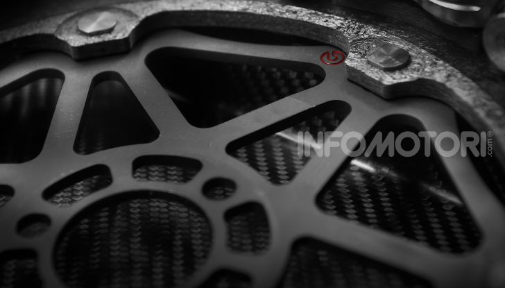 Tra dischi e pastiglie: un viaggio nel mondo dei freni nella fabbrica Racing di Brembo - Foto 12 di 36