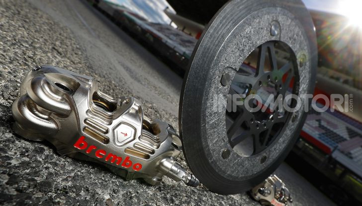 Tra dischi e pastiglie: un viaggio nel mondo dei freni nella fabbrica Racing di Brembo - Foto 14 di 36