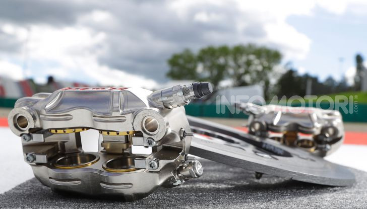 Tra dischi e pastiglie: un viaggio nel mondo dei freni nella fabbrica Racing di Brembo - Foto 4 di 36