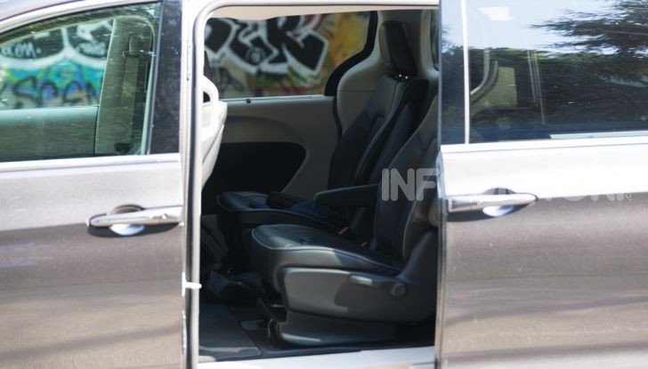 [VIDEO] Prova Chrysler Pacifica Ibrida Plug-In: born in the USA! - Foto 14 di 29