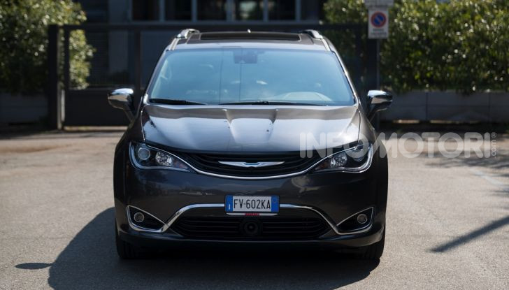 [VIDEO] Prova Chrysler Pacifica Ibrida Plug-In: born in the USA! - Foto 2 di 29