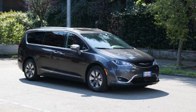 [VIDEO] Prova Chrysler Pacifica Ibrida Plug-In: born in the USA!