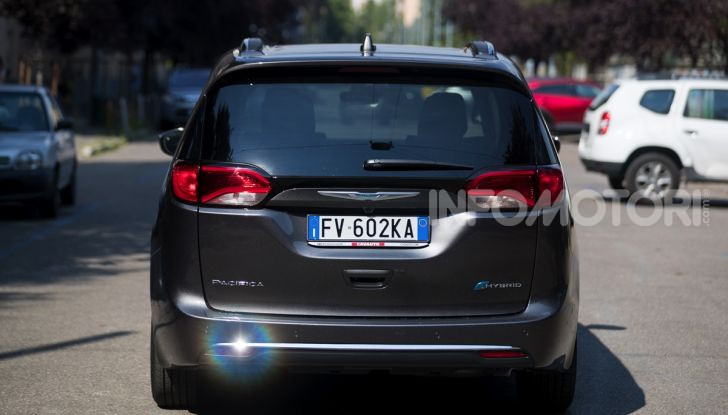 [VIDEO] Prova Chrysler Pacifica Ibrida Plug-In: born in the USA! - Foto 17 di 29