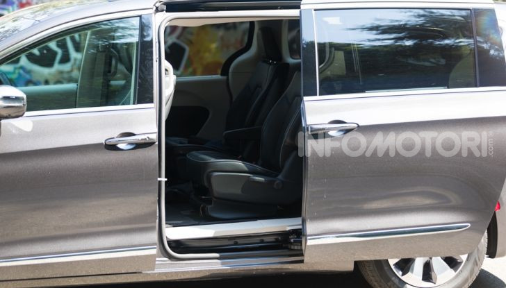 [VIDEO] Prova Chrysler Pacifica Ibrida Plug-In: born in the USA! - Foto 28 di 29