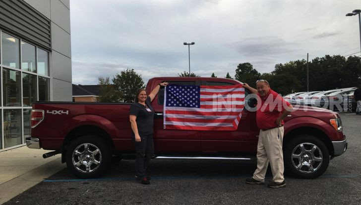 Ford negli USA: compri un’auto? gratis bibbia, pistola e bandiera americana - Foto 2 di 3