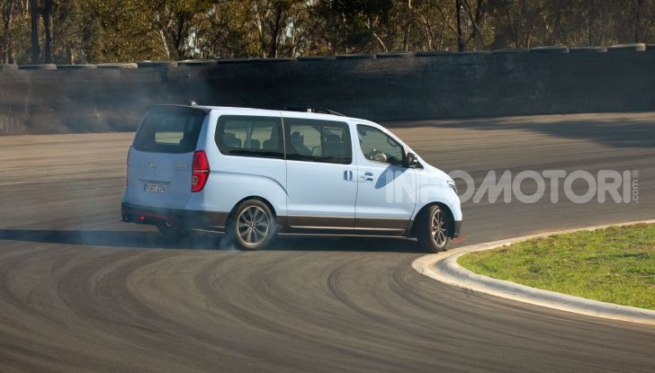 [VIDEO] Hyundai iMax N: il Van da 402CV e trazione posteriore - Foto 12 di 12