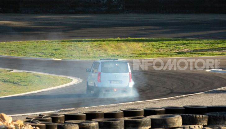 [VIDEO] Hyundai iMax N: il Van da 402CV e trazione posteriore - Foto 6 di 12