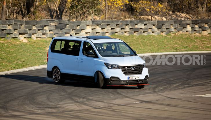 [VIDEO] Hyundai iMax N: il Van da 402CV e trazione posteriore - Foto 10 di 12