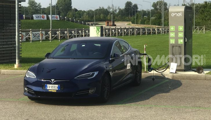 [VIDEO] Tesla Model S vs Tesla Model 3: quale comprare? - Foto 12 di 14