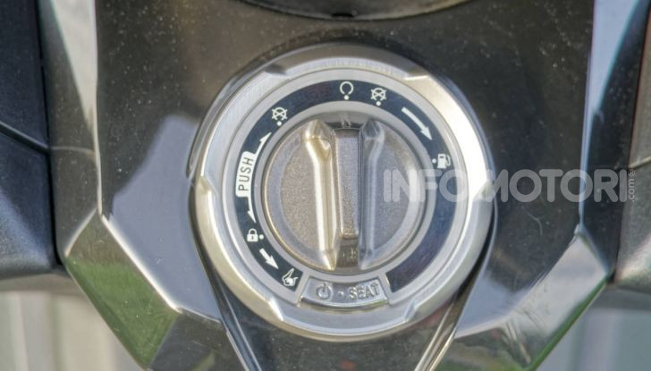 Prova Kymco AK550, l’unico vero “anti TMAX” - Foto 12 di 54