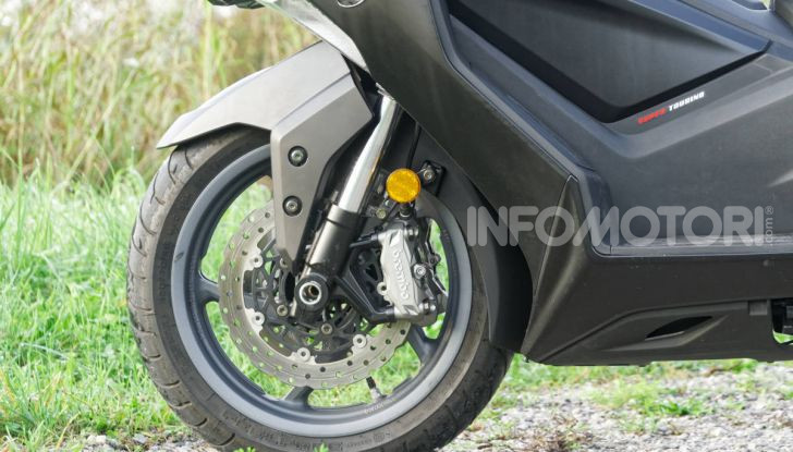 Prova Kymco AK550, l’unico vero “anti TMAX” - Foto 28 di 54