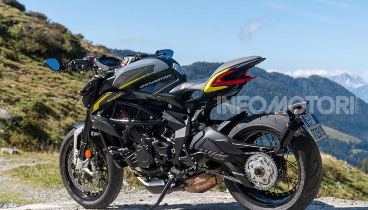 Prova MV Agusta Dragster 800 RR 2019: arte in movimento - Foto 2 di 47
