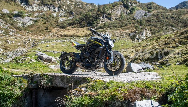 Prova MV Agusta Dragster 800 RR 2019: arte in movimento - Foto 3 di 47