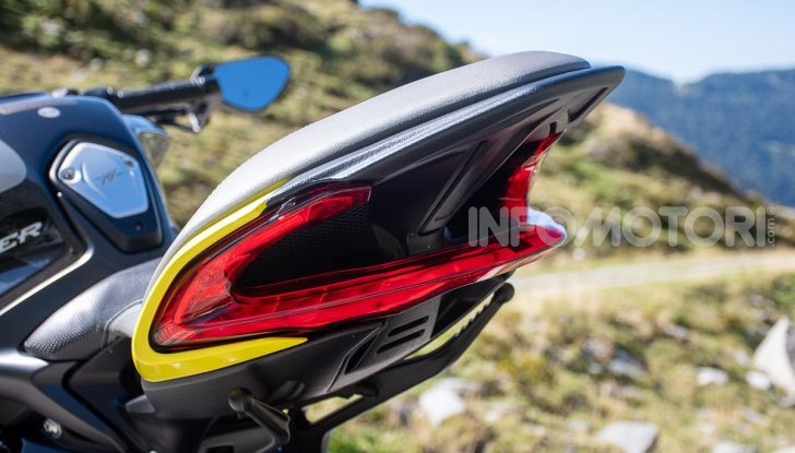 Prova MV Agusta Dragster 800 RR 2019: arte in movimento - Foto 8 di 47