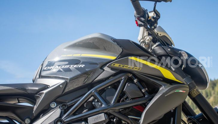 Prova MV Agusta Dragster 800 RR 2019: arte in movimento - Foto 18 di 47