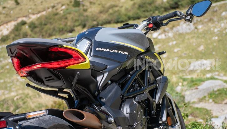Prova MV Agusta Dragster 800 RR 2019: arte in movimento - Foto 20 di 47