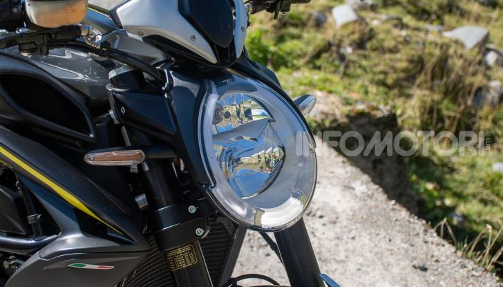 Prova MV Agusta Dragster 800 RR 2019: arte in movimento - Foto 32 di 47