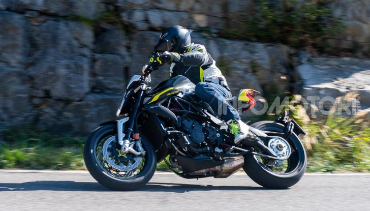 Prova MV Agusta Dragster 800 RR 2019: arte in movimento - Foto 34 di 47
