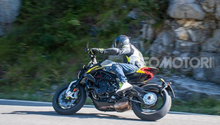Prova MV Agusta Dragster 800 RR 2019: arte in movimento - Foto 35 di 47