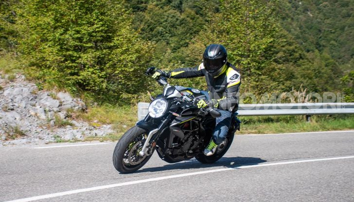 Prova MV Agusta Dragster 800 RR 2019: arte in movimento - Foto 36 di 47