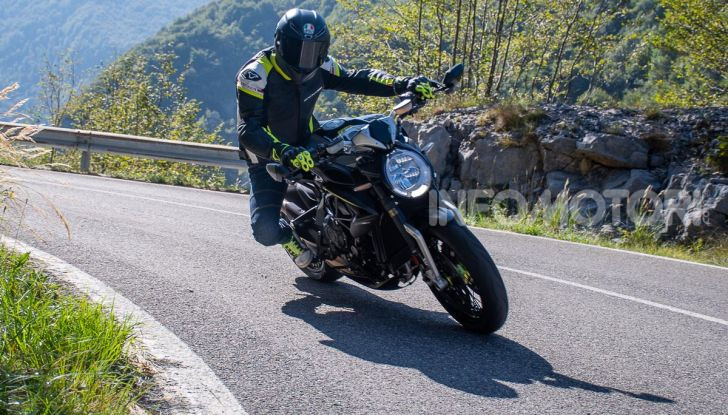 Prova MV Agusta Dragster 800 RR 2019: arte in movimento - Foto 38 di 47