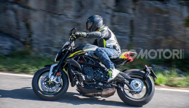 Prova MV Agusta Dragster 800 RR 2019: arte in movimento - Foto 42 di 47