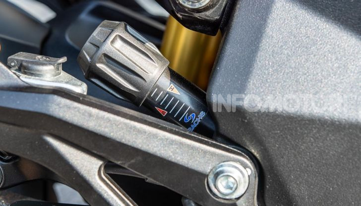 MV Agusta Turismo Veloce Lusso SCS, affilata come una Brutale, comoda come uno scooter - Foto 11 di 58