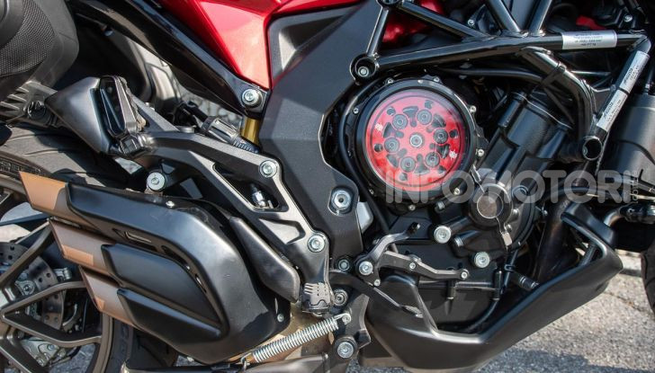 MV Agusta Turismo Veloce Lusso SCS, affilata come una Brutale, comoda come uno scooter - Foto 12 di 58