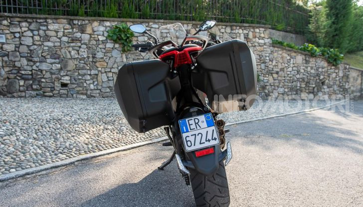 MV Agusta Turismo Veloce Lusso SCS, affilata come una Brutale, comoda come uno scooter - Foto 18 di 58