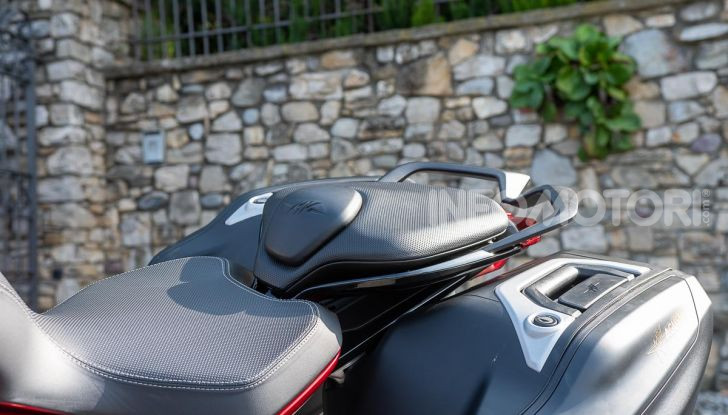 MV Agusta Turismo Veloce Lusso SCS, affilata come una Brutale, comoda come uno scooter - Foto 19 di 58