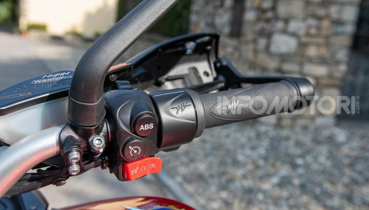 MV Agusta Turismo Veloce Lusso SCS, affilata come una Brutale, comoda come uno scooter - Foto 20 di 58