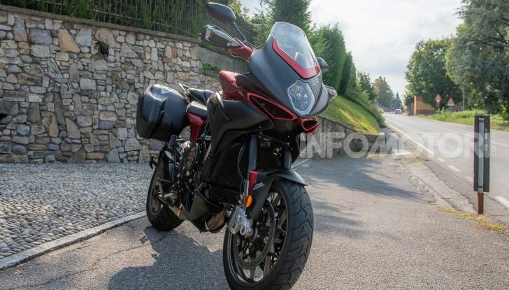 MV Agusta Turismo Veloce Lusso SCS, affilata come una Brutale, comoda come uno scooter - Foto 26 di 58