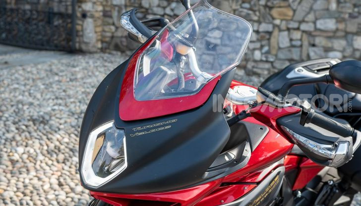 MV Agusta Turismo Veloce Lusso SCS, affilata come una Brutale, comoda come uno scooter - Foto 27 di 58