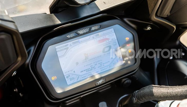 MV Agusta Turismo Veloce Lusso SCS, affilata come una Brutale, comoda come uno scooter - Foto 30 di 58