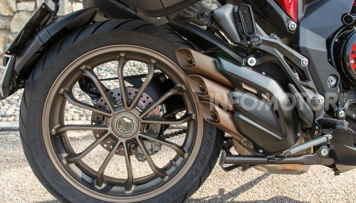 MV Agusta Turismo Veloce Lusso SCS, affilata come una Brutale, comoda come uno scooter - Foto 31 di 58