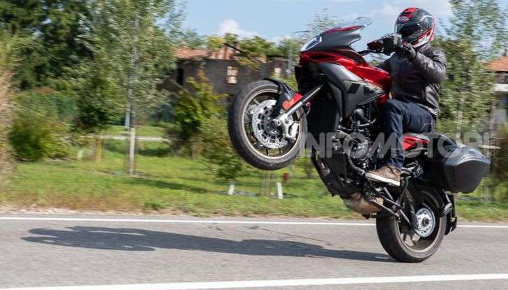 MV Agusta Turismo Veloce Lusso SCS, affilata come una Brutale, comoda come uno scooter - Foto 38 di 58