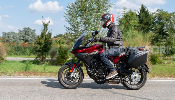 MV Agusta Turismo Veloce Lusso SCS, affilata come una Brutale, comoda come uno scooter - Foto 39 di 58