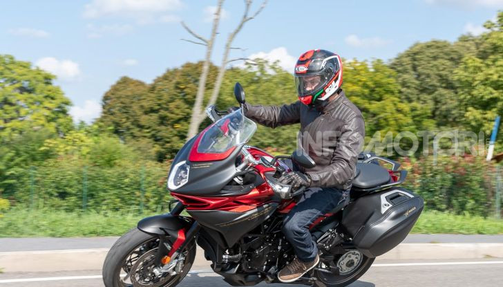 MV Agusta Turismo Veloce Lusso SCS, affilata come una Brutale, comoda come uno scooter - Foto 40 di 58