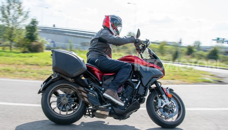 MV Agusta Turismo Veloce Lusso SCS, affilata come una Brutale, comoda come uno scooter - Foto 45 di 58