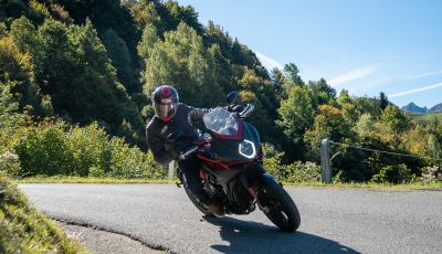 MV Agusta Turismo Veloce Lusso SCS, affilata come una Brutale, comoda come uno scooter