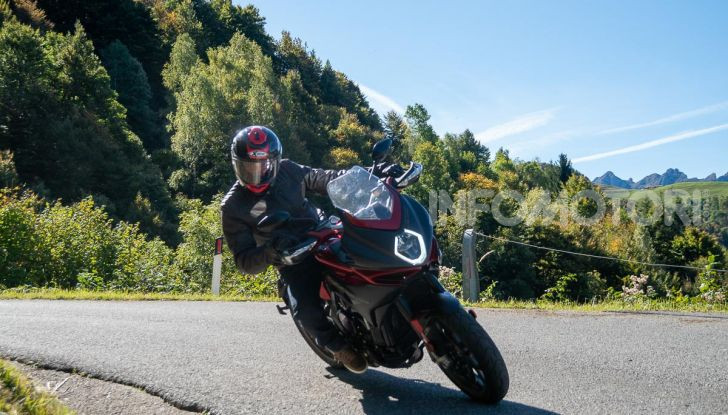 MV Agusta Turismo Veloce Lusso SCS, affilata come una Brutale, comoda come uno scooter - Foto 48 di 58
