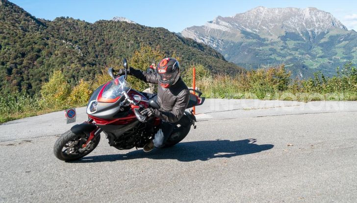 MV Agusta Turismo Veloce Lusso SCS, affilata come una Brutale, comoda come uno scooter - Foto 49 di 58