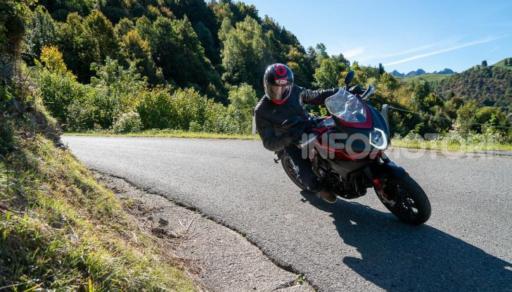 MV Agusta Turismo Veloce Lusso SCS, affilata come una Brutale, comoda come uno scooter - Foto 51 di 58